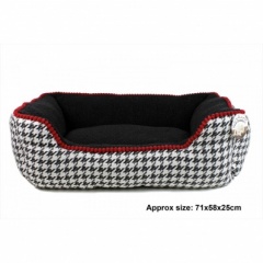 Dog Tooth Bed Large 71x58x25cm